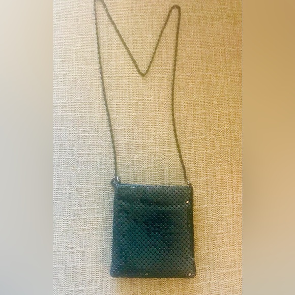 Gorgeous 😍 Tiny Vintage Metal Mesh Small Purse. Metal Swirl Pattern Chain Strap - Picture 8 of 11